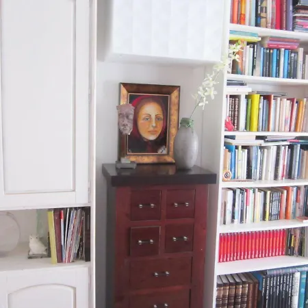 Homestay Books&company